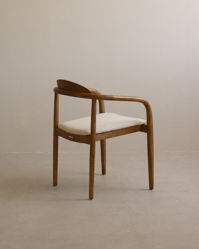 Kira - Silla de madera olmo tono roble oscuro y asiento tapizado color beige de 78x58cm, PREVENTA DISPONIBLE A FINALES DE JULIO