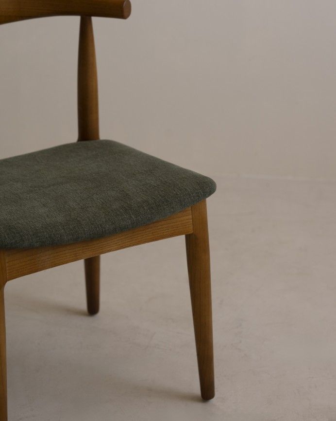Nekane - Silla de madera olmo tono roble oscuro y asiento tapizado color verde de 79x49cm, PREVENTA DISPONIBLE FINALES DE JULIO