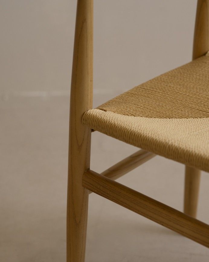 Eider - Silla de madera olmo y asiento trenzado de cuerda en tono natural de 78x51cm EN PREVENTA DISPONIBLE A FINALES DE JULIO