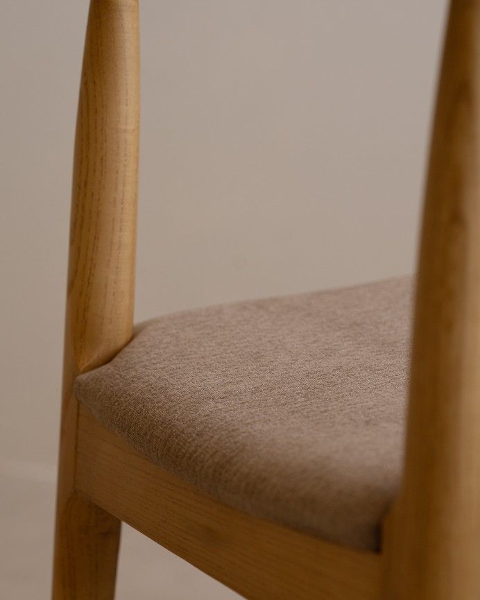 Nekane - Silla de madera olmo tono natural y asiento tapizado color gris de 79x49cm, PREVENTA DISPONIBLE A FINALES DE JULIO