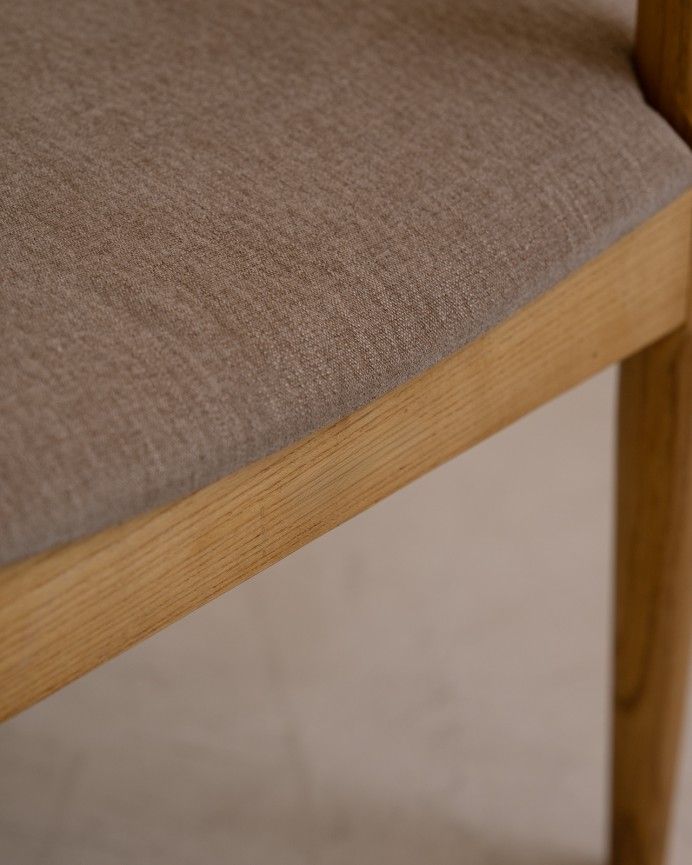 Nekane - Silla de madera olmo tono natural y asiento tapizado color gris de 79x49cm, PREVENTA DISPONIBLE A FINALES DE JULIO