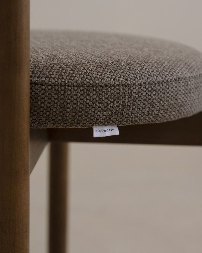 Elaia - Silla de madera de haya con asiento tapizado color marrón de 75x38cm PRODUCTO EN PREVENTA DISPONIBLE A FINALES DE JULIO