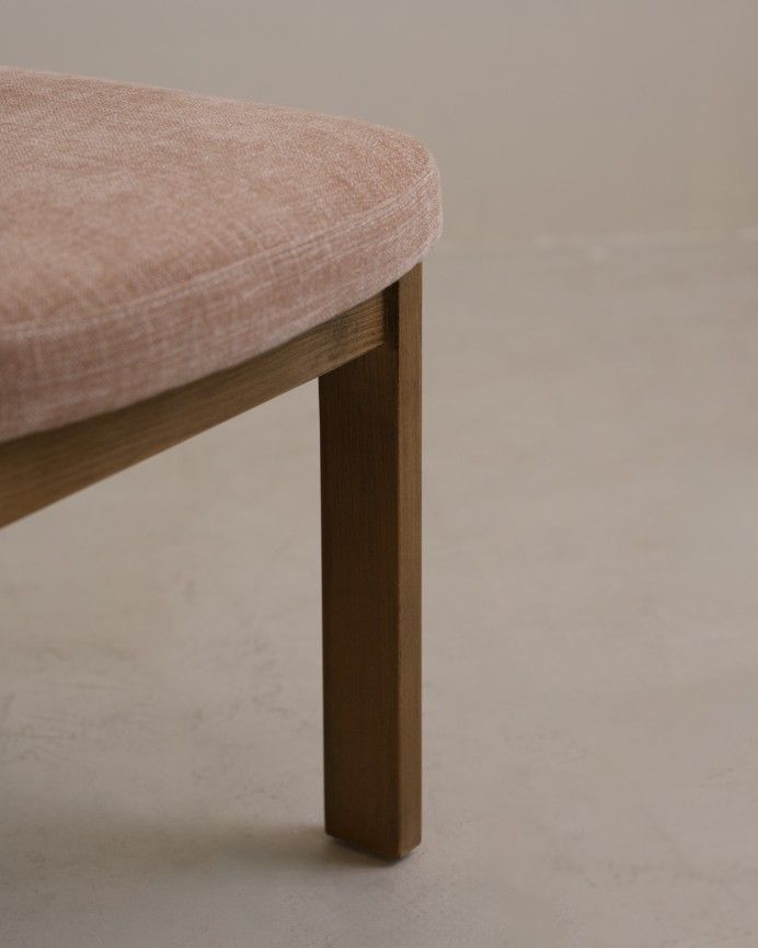 Enara - Silla de madera de haya tapizada en color rosa de 77x42cm, PRODUCTO EN PREVENTA DISPONIBLE A FINALES DE JULIO