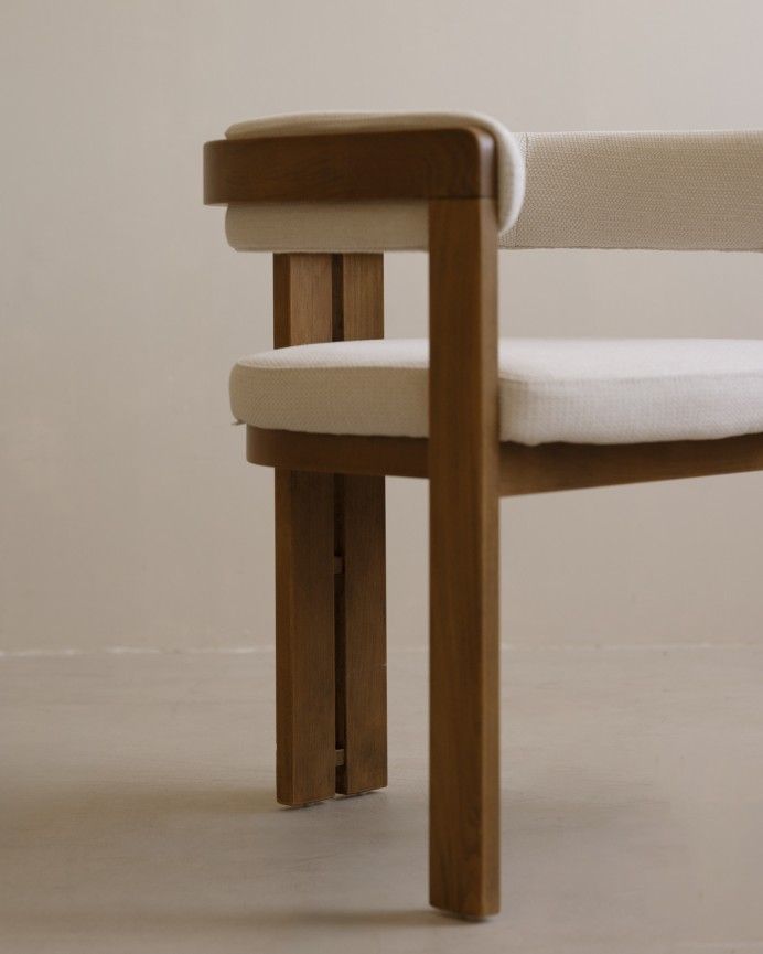 Ainhoa - Silla de madera de haya tapizada en color blanco de 77x42cm, PRODUCTO EN PREVENTA DISPONIBLE A FINALES DE JULIO