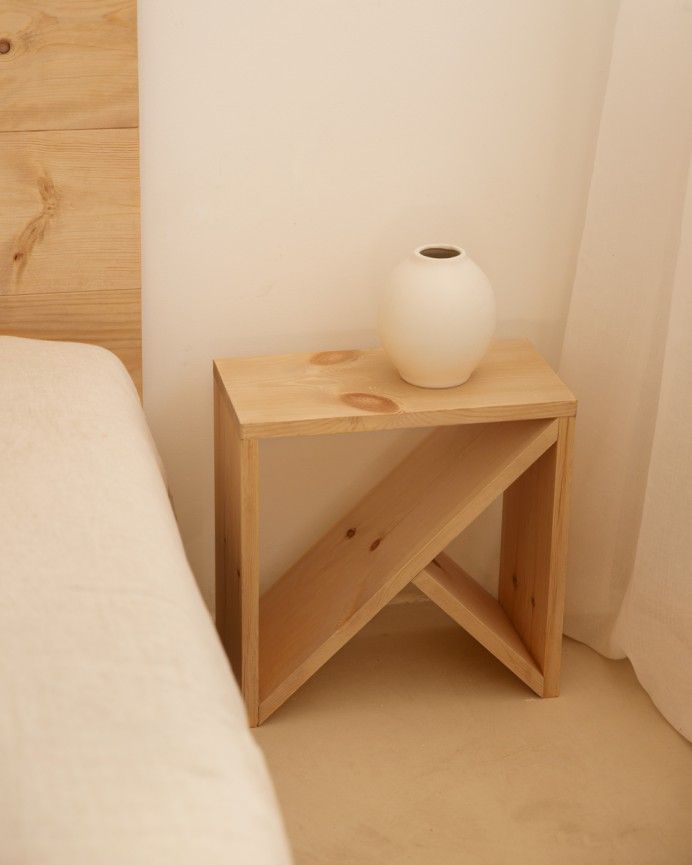 Antibes - Mesita de noche o auxiliar de madera maciza en tono roble medio de varias medidas