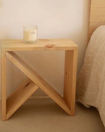 Antibes - Mesita de noche o auxiliar de madera maciza en tono roble medio de varias medidas