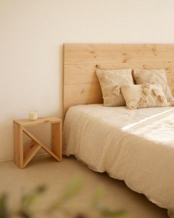 Antibes - Mesita de noche o auxiliar de madera maciza en tono roble medio de varias medidas