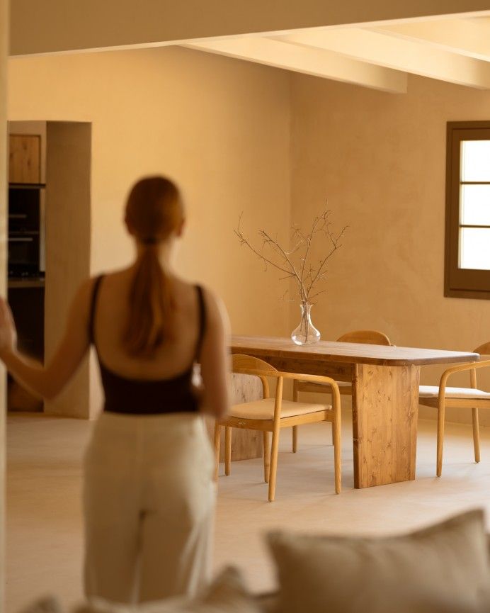 Haruto - Mesa de comedor de madera maciza tono roble oscuro de varias medidas