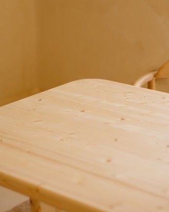 Haruto - Mesa de comedor barnizada de madera maciza tono natural de varias medidas