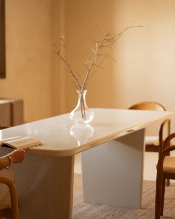 Haruto - Mesa de comedor de laca brillo en tono blanco roto de varias medidas