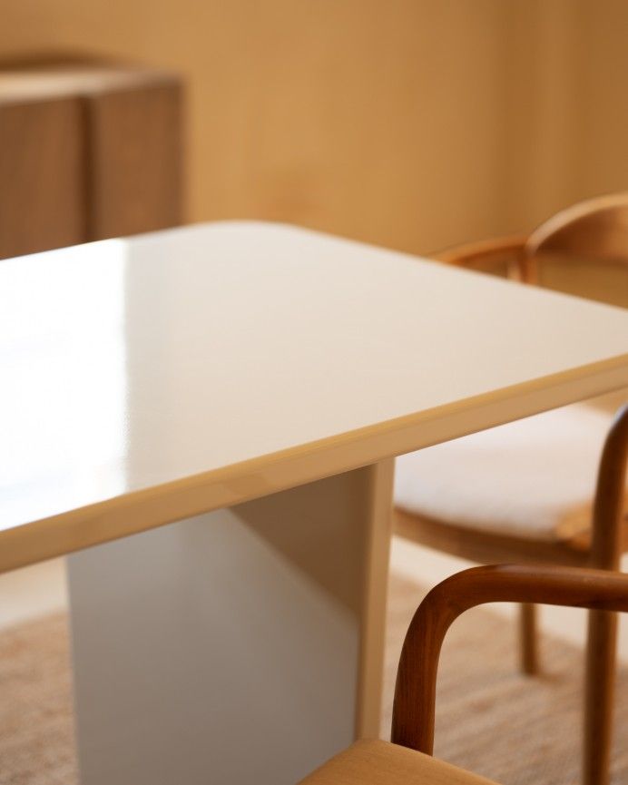 Haruto - Mesa de comedor de laca brillo en tono blanco roto de varias medidas