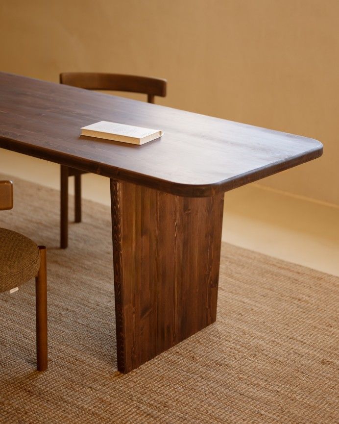 Haruto - Mesa de comedor de madera maciza tono nogal de varias medidas