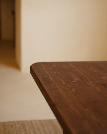 Haruto - Mesa de comedor barnizada de madera maciza tono nogal de varias medidas