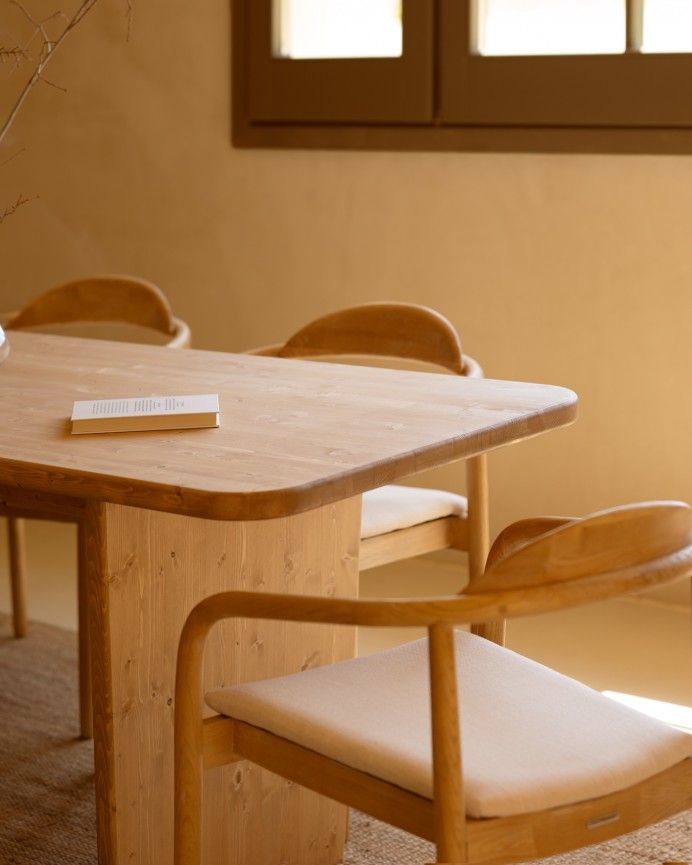 Haruto - Mesa de comedor de madera maciza tono roble medio de varias medidas