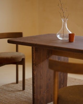 Haruto - Mesa de comedor barnizada de madera maciza tono nogal de varias medidas